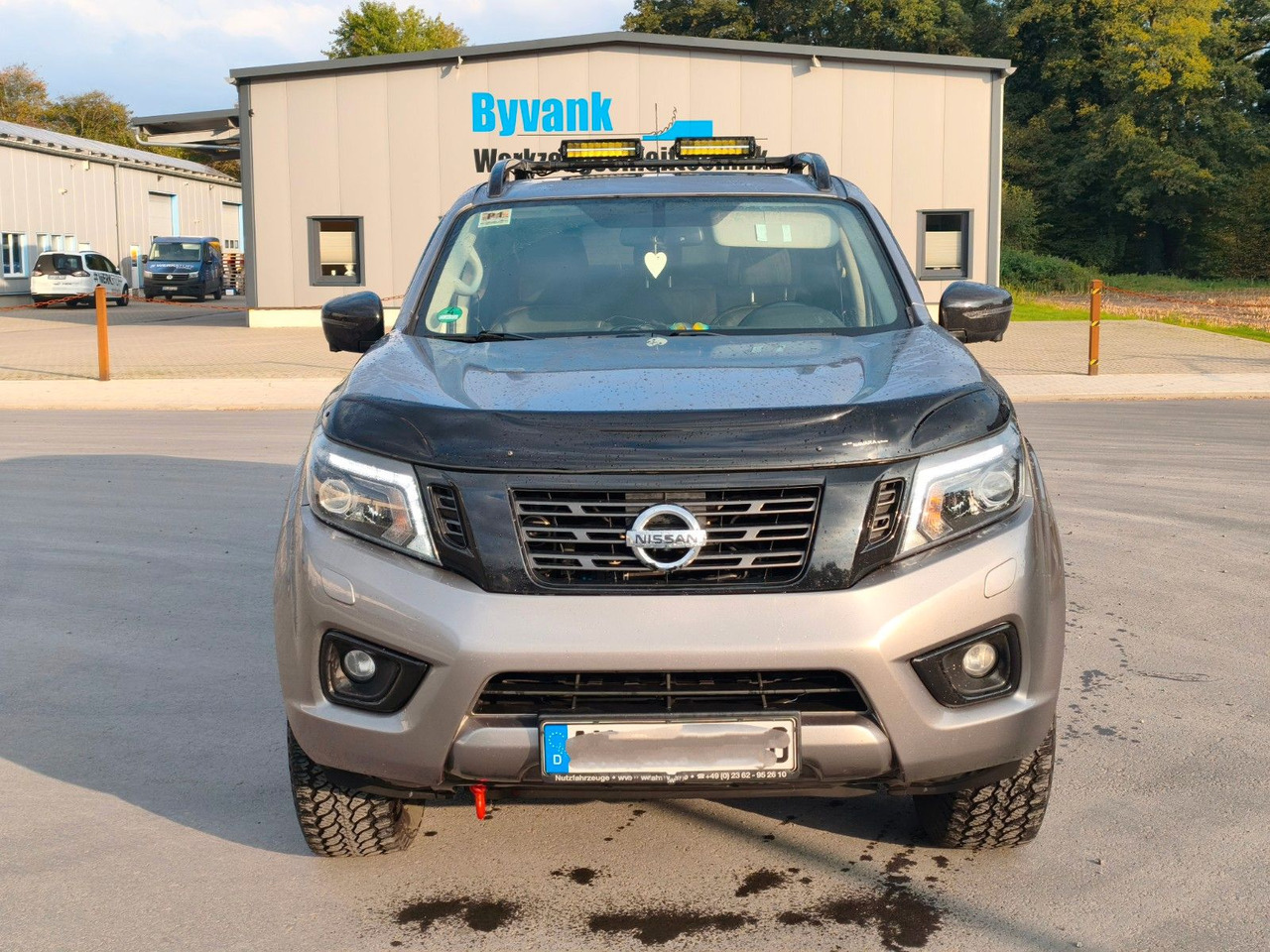 Nissan Navara NP300 N-Guard Double Cab 4x4 - SUV: Foto 2 Nissan Navara NP300 N-Guard Double Cab 4x4 - SUV: Foto 2