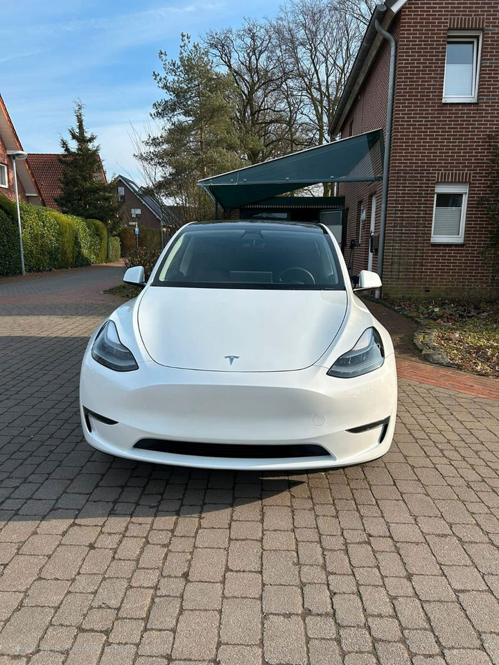 Tesla Model Y Hinterradantrieb RWD - Berlină/ Sedan: Foto 2 Tesla Model Y Hinterradantrieb RWD - Berlină/ Sedan: Foto 2