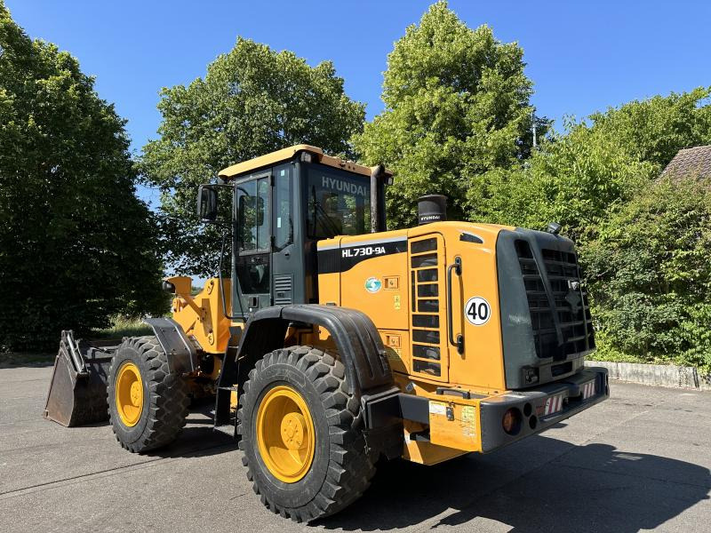 Hyundai HL730-9A 4X4 Radlader Mulch-/Klappschaufel KLIMA A HL730-9A 4X4 Radlader Mulch-/Klappschaufel KLIMA A/C - Încărcător frontal pe pneuri: Foto 4 Hyundai HL730-9A 4X4 Radlader Mulch-/Klappschaufel KLIMA A HL730-9A 4X4 Radlader Mulch-/Klappschaufel KLIMA A/C - Încărcător frontal pe pneuri: Foto 4