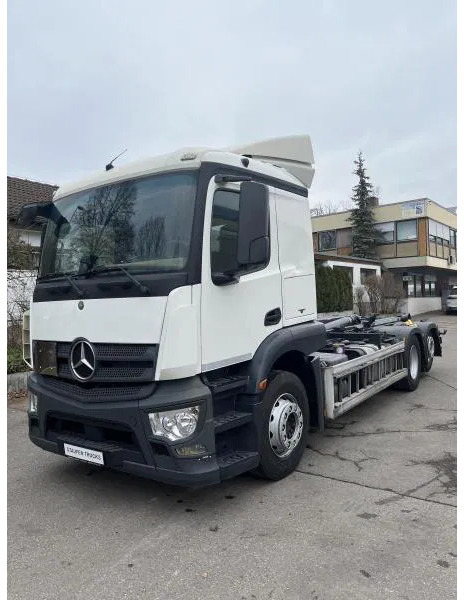 Mercedes-Benz Actros 2643 BL 6x2 Abroller - Camion transport containere/ Swap body: Foto 1 Mercedes-Benz Actros 2643 BL 6x2 Abroller - Camion transport containere/ Swap body: Foto 1