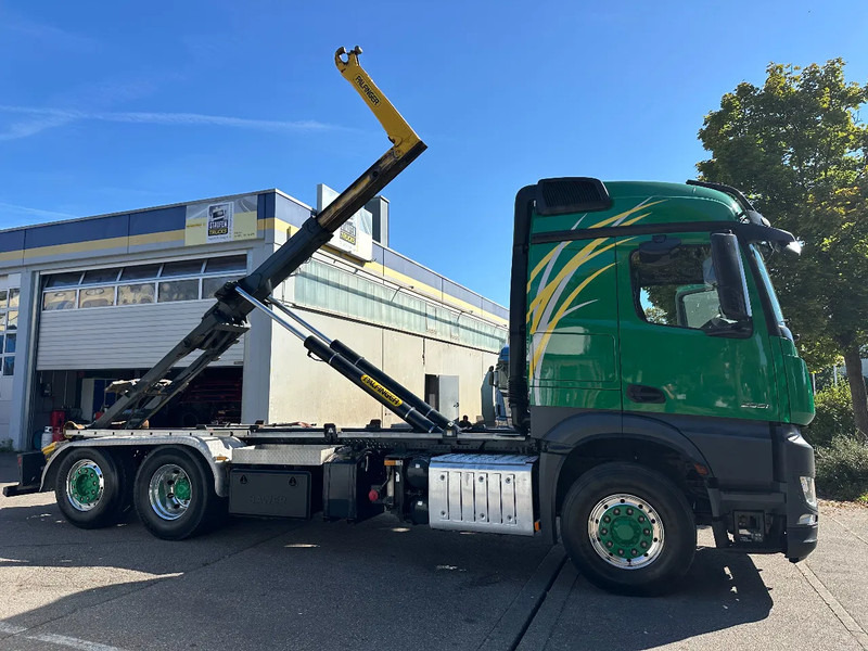 Mercedes-Benz Arocs 2551 6X4*HAD*Abroller *Palfinger*Euro6D*Intarder - Camion cu cârlig: Foto 2 Mercedes-Benz Arocs 2551 6X4*HAD*Abroller *Palfinger*Euro6D*Intarder - Camion cu cârlig: Foto 2