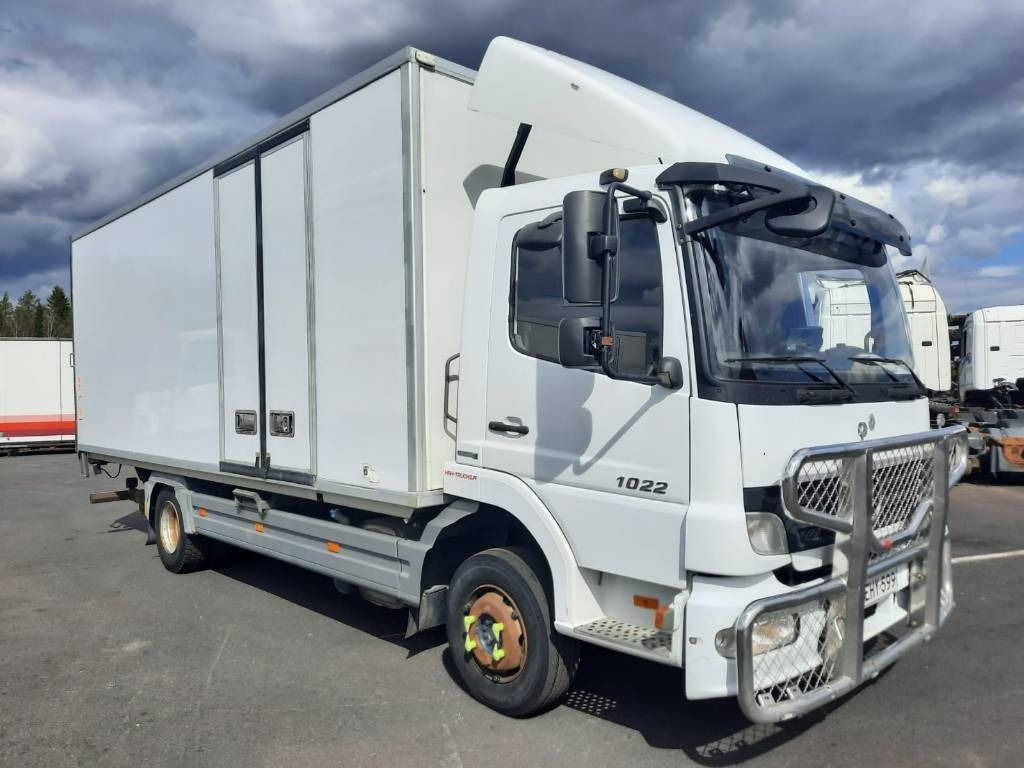 Mercedes-Benz Atego 1022 - Camion furgon: Foto 2 Mercedes-Benz Atego 1022 - Camion furgon: Foto 2