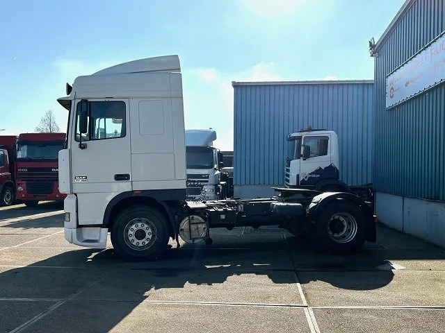 DAF 95.380 XF SPACECAB (EURO 2 / ZF16 MANUAL GEARBOX / D.E.B. ENGINE BRAKE / AIRCONDITIONING) - Cap tractor: Foto 5 DAF 95.380 XF SPACECAB (EURO 2 / ZF16 MANUAL GEARBOX / D.E.B. ENGINE BRAKE / AIRCONDITIONING) - Cap tractor: Foto 5