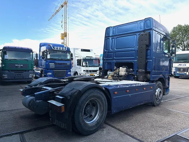 DAF 95.380 XF SPACECAB (EURO 2 / ZF16 MANUAL GEARBOX / HYDRAULIC KIT / P.T.O. / SIDE SKIRTS / AIRCONDITIONING) - Cap tractor: Foto 3 DAF 95.380 XF SPACECAB (EURO 2 / ZF16 MANUAL GEARBOX / HYDRAULIC KIT / P.T.O. / SIDE SKIRTS / AIRCONDITIONING) - Cap tractor: Foto 3
