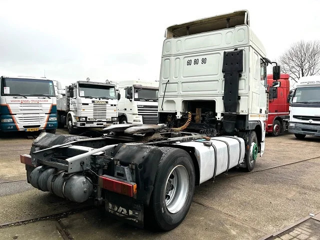 DAF 95.430 XF SPACECAB (EURO 2 / ZF16 MANUAL GEARBOX / ZF-INTARDER / AIRCONDITIONING) - Cap tractor: Foto 4 DAF 95.430 XF SPACECAB (EURO 2 / ZF16 MANUAL GEARBOX / ZF-INTARDER / AIRCONDITIONING) - Cap tractor: Foto 4