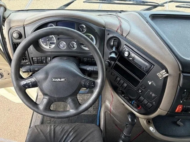 DAF XF 105.460 SPACECAB (ZF-MANUAL GEARBOX / 2x DIESELTANK / MX-ENGINE BRAKE / AIRCONDITIONING / FRIDGE / ETC.) - Cap tractor: Foto 5 DAF XF 105.460 SPACECAB (ZF-MANUAL GEARBOX / 2x DIESELTANK / MX-ENGINE BRAKE / AIRCONDITIONING / FRIDGE / ETC.) - Cap tractor: Foto 5