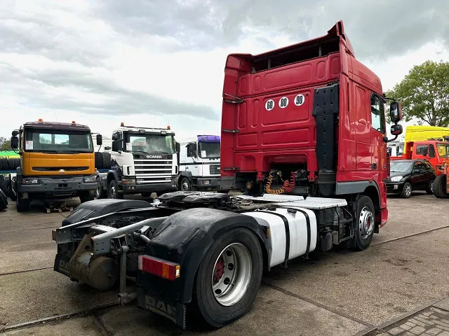 DAF XF 105.460 SPACECAB (ZF16 MANUAL GEARBOX / MX-BRAKE / 870+430 LITER TANK / AIRCONDITIONING / FRIDGE) - Cap tractor: Foto 3 DAF XF 105.460 SPACECAB (ZF16 MANUAL GEARBOX / MX-BRAKE / 870+430 LITER TANK / AIRCONDITIONING / FRIDGE) - Cap tractor: Foto 3