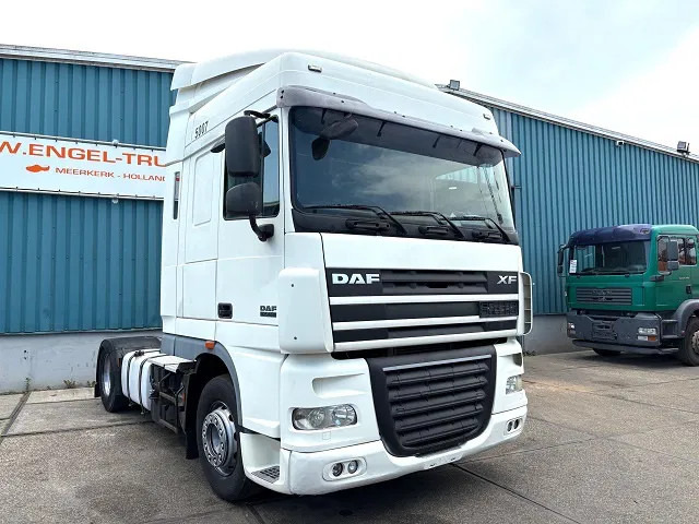 DAF XF 105.460 SPACECAB (ZF16 MANUAL GEARBOX / MX-BRAKE / 870+430 LITER TANK / FRIDGE / AIRCONDITIONING) - Cap tractor: Foto 2 DAF XF 105.460 SPACECAB (ZF16 MANUAL GEARBOX / MX-BRAKE / 870+430 LITER TANK / FRIDGE / AIRCONDITIONING) - Cap tractor: Foto 2