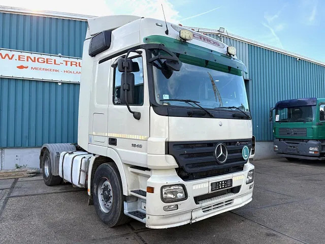 Mercedes-Benz Actros 1846 LS (MP2) (EPS WITH CLUTCH (3 PEDALS) / RETARDER / AIRCONDITIONING / ETC) - Cap tractor: Foto 2 Mercedes-Benz Actros 1846 LS (MP2) (EPS WITH CLUTCH (3 PEDALS) / RETARDER / AIRCONDITIONING / ETC) - Cap tractor: Foto 2