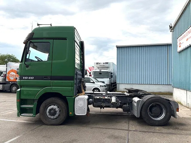 Mercedes-Benz Actros 1848 V8 MEGASPACE (EPS WITH CLUTCH (3 PEDALS) / REDUCTION AXLE / FRIDGE / ETC.) - Cap tractor: Foto 5 Mercedes-Benz Actros 1848 V8 MEGASPACE (EPS WITH CLUTCH (3 PEDALS) / REDUCTION AXLE / FRIDGE / ETC.) - Cap tractor: Foto 5
