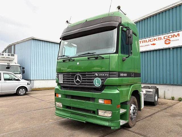 Mercedes-Benz Actros 1848 V8 MEGASPACE (EPS WITH CLUTCH (3 PEDALS) / REDUCTION AXLE / FRIDGE / ETC.) - Cap tractor: Foto 1 Mercedes-Benz Actros 1848 V8 MEGASPACE (EPS WITH CLUTCH (3 PEDALS) / REDUCTION AXLE / FRIDGE / ETC.) - Cap tractor: Foto 1