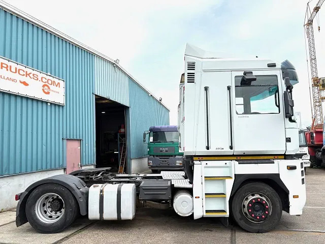 Renault Magnum AE 480 DXI (MANUAL GEARBOX / ZF-INTARDER / AIRCONDITIONING / 2x DIESELTANK / COMPLETE SPOILERSET / ETC.) - Cap tractor: Foto 4 Renault Magnum AE 480 DXI (MANUAL GEARBOX / ZF-INTARDER / AIRCONDITIONING / 2x DIESELTANK / COMPLETE SPOILERSET / ETC.) - Cap tractor: Foto 4