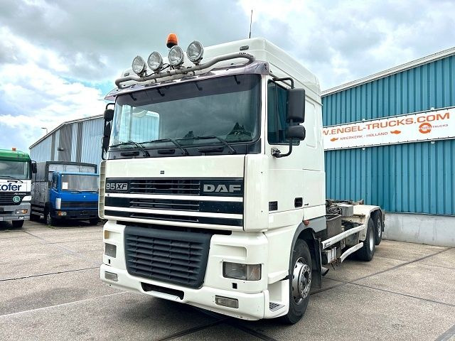 DAF 95.480 XF SPACECAB 6x2 WITH HOOK-ARM SYSTEM (EURO 3 / ZF16 MANUAL GEARBOX / ZF-INTARDER / STEEL-/AIR SUSPENSION / AIRCONDITIONIN - Camion cu cârlig: Foto 1 DAF 95.480 XF SPACECAB 6x2 WITH HOOK-ARM SYSTEM (EURO 3 / ZF16 MANUAL GEARBOX / ZF-INTARDER / STEEL-/AIR SUSPENSION / AIRCONDITIONIN - Camion cu cârlig: Foto 1
