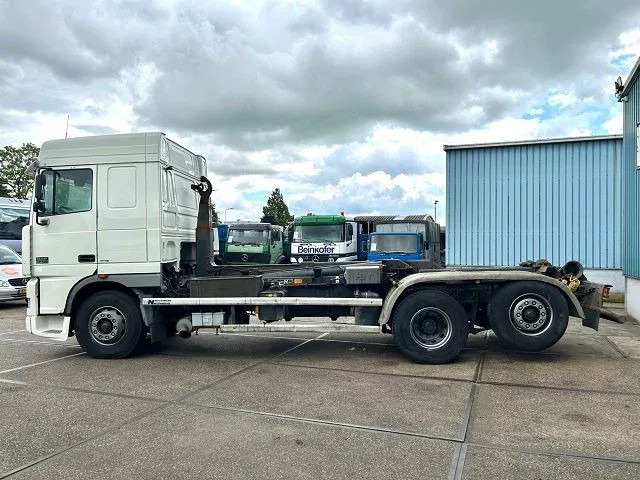 DAF 95.480 XF SPACECAB 6x2 WITH HOOK-ARM SYSTEM (EURO 3 / ZF16 MANUAL GEARBOX / ZF-INTARDER / STEEL-/AIR SUSPENSION / AIRCONDITIONIN - Camion cu cârlig: Foto 5 DAF 95.480 XF SPACECAB 6x2 WITH HOOK-ARM SYSTEM (EURO 3 / ZF16 MANUAL GEARBOX / ZF-INTARDER / STEEL-/AIR SUSPENSION / AIRCONDITIONIN - Camion cu cârlig: Foto 5