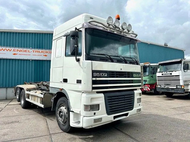 DAF 95.480 XF SPACECAB 6x2 WITH HOOK-ARM SYSTEM (EURO 3 / ZF16 MANUAL GEARBOX / ZF-INTARDER / STEEL-/AIR SUSPENSION / AIRCONDITIONIN - Camion cu cârlig: Foto 2 DAF 95.480 XF SPACECAB 6x2 WITH HOOK-ARM SYSTEM (EURO 3 / ZF16 MANUAL GEARBOX / ZF-INTARDER / STEEL-/AIR SUSPENSION / AIRCONDITIONIN - Camion cu cârlig: Foto 2