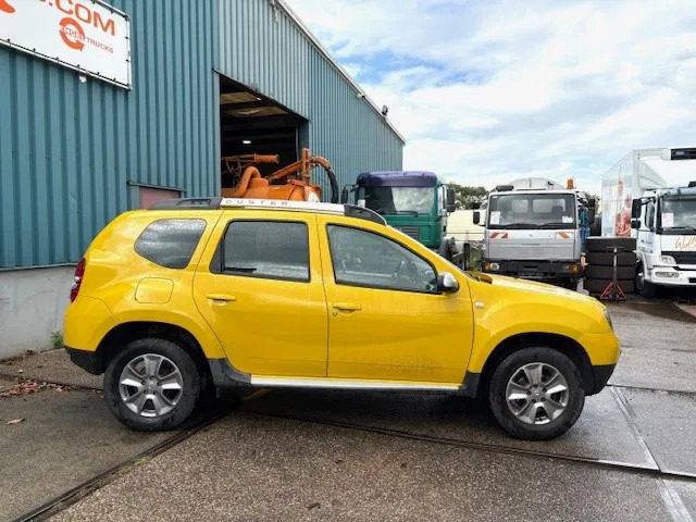 Dacia Duster 1.5DCI 4x4 MINI MPV (6 GEARS MANUAL GEARBOX / AIRCONDITIONING / CRUISE CONTROL / ETC.) - Automobil: Foto 4 Dacia Duster 1.5DCI 4x4 MINI MPV (6 GEARS MANUAL GEARBOX / AIRCONDITIONING / CRUISE CONTROL / ETC.) - Automobil: Foto 4