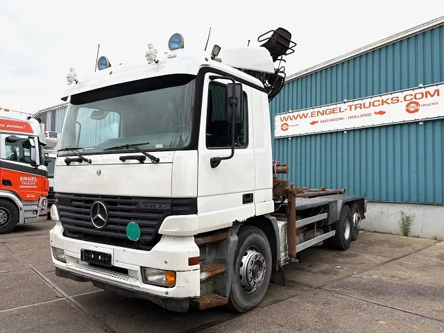 Mercedes-Benz Actros 2540 L 6x2 MP1 WITH V-CRANE & HOOK-ARM SYSTEM (EPS WITH CLUTCH (3 PEDALS) / REDUCTION AXLE / STEEL-/AIR SUSPENSION / P.T. - Camion cu cârlig, Camion cu macara: Foto 1 Mercedes-Benz Actros 2540 L 6x2 MP1 WITH V-CRANE & HOOK-ARM SYSTEM (EPS WITH CLUTCH (3 PEDALS) / REDUCTION AXLE / STEEL-/AIR SUSPENSION / P.T. - Camion cu cârlig, Camion cu macara: Foto 1
