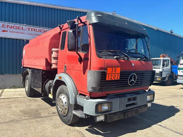 Mercedes-Benz SK 1726 (ORIGINAL GERMAN) 13.500 LITER TANK TRUCK (ZF16 MANUAL GEARBOX / FULL STEEL SUSPENSION / REDUCTION AXLE / ANALOG COUNTER - Camion cisternă: Foto 2 Mercedes-Benz SK 1726 (ORIGINAL GERMAN) 13.500 LITER TANK TRUCK (ZF16 MANUAL GEARBOX / FULL STEEL SUSPENSION / REDUCTION AXLE / ANALOG COUNTER - Camion cisternă: Foto 2