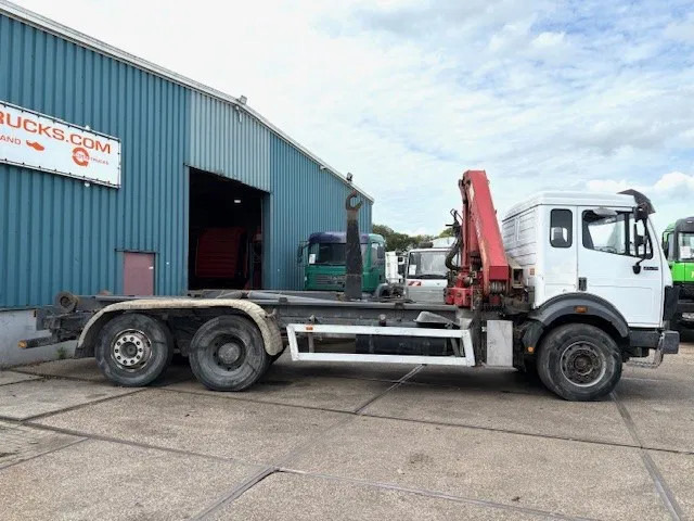 Mercedes-Benz SK 2527 6x2 HOOK-ARM SYSTEM WITH HMF CRANE (V6 ENGINE / ZF MANUAL GEARBOX / REDUCTION AXLE / STEEL SUSPENSION / P.T.O.) - Camion cu cârlig, Camion cu macara: Foto 4 Mercedes-Benz SK 2527 6x2 HOOK-ARM SYSTEM WITH HMF CRANE (V6 ENGINE / ZF MANUAL GEARBOX / REDUCTION AXLE / STEEL SUSPENSION / P.T.O.) - Camion cu cârlig, Camion cu macara: Foto 4