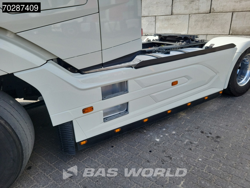 Cap tractor DAF XG+ 530 XG+ 4X2 Retarder 2x Tanks Standklima Leather Alcoa's: Foto 10