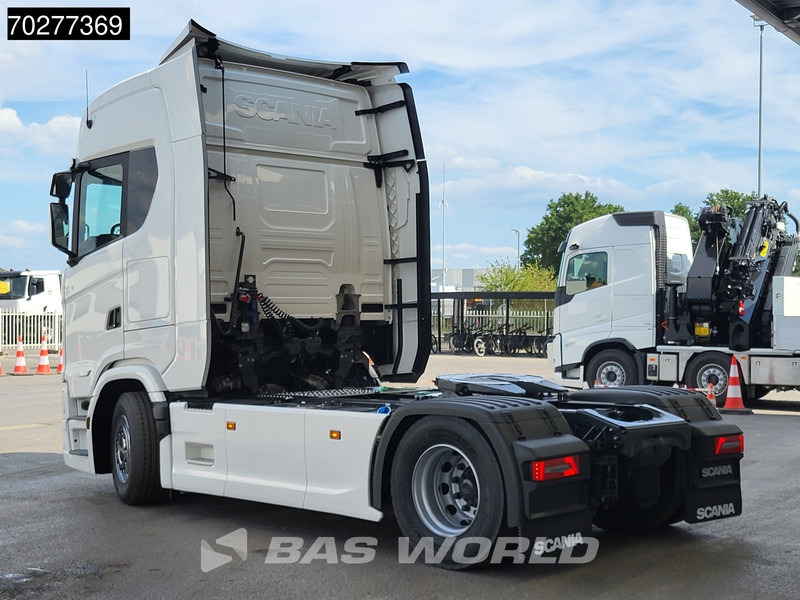 Scania S560 4X2 NEW! Retarder Full-Air 2xTanks Leder Standklima Navi ACC LED - Cap tractor: Foto 2 Scania S560 4X2 NEW! Retarder Full-Air 2xTanks Leder Standklima Navi ACC LED - Cap tractor: Foto 2