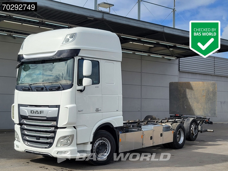 DAF XF 530 XF 6X2 2000kg Ladebordwand Lift+Steering-Axle Navi ACC Euro 6 - Camion şasiu: Foto 1 DAF XF 530 XF 6X2 2000kg Ladebordwand Lift+Steering-Axle Navi ACC Euro 6 - Camion şasiu: Foto 1