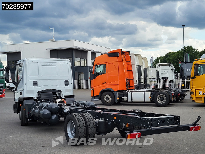 Iveco Eurocargo 120LE210 4X2 Nieuw! CNG 2xTanks Retarder TELMA Euro 6 - Camion şasiu: Foto 2 Iveco Eurocargo 120LE210 4X2 Nieuw! CNG 2xTanks Retarder TELMA Euro 6 - Camion şasiu: Foto 2