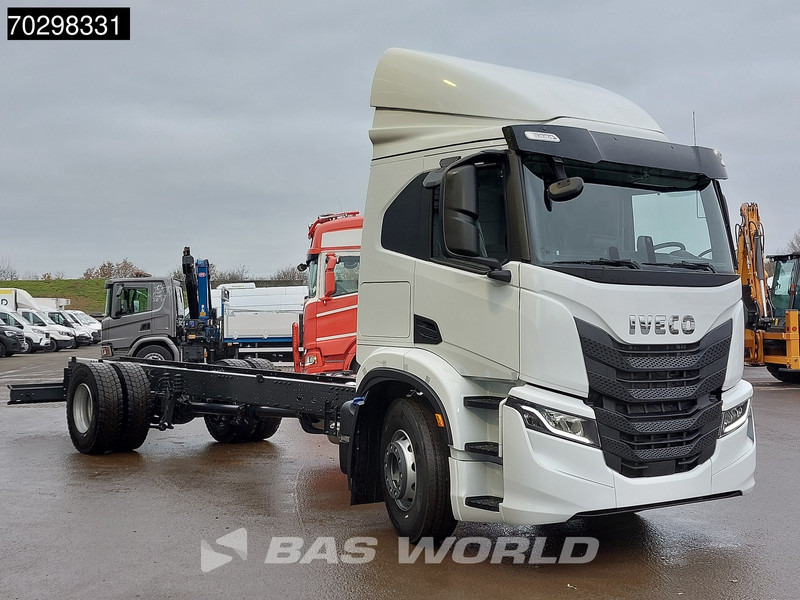 Iveco S-Way 340 4X2 NEW! Chassis ACC Led Euro 6 - Camion şasiu: Foto 3 Iveco S-Way 340 4X2 NEW! Chassis ACC Led Euro 6 - Camion şasiu: Foto 3