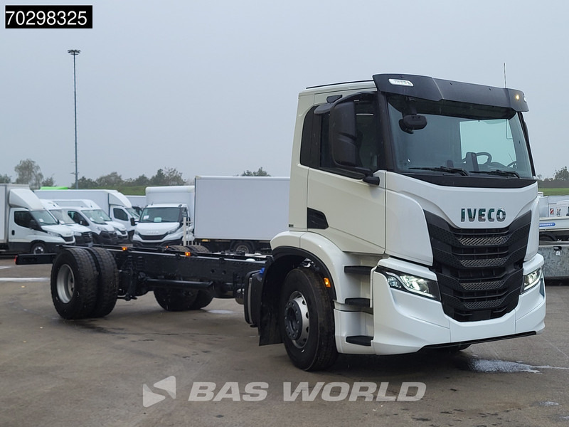 Iveco S-Way 340 4X2 NEW! Chassis Automatic LED Navi ACC Euro 6 - Camion şasiu: Foto 3 Iveco S-Way 340 4X2 NEW! Chassis Automatic LED Navi ACC Euro 6 - Camion şasiu: Foto 3