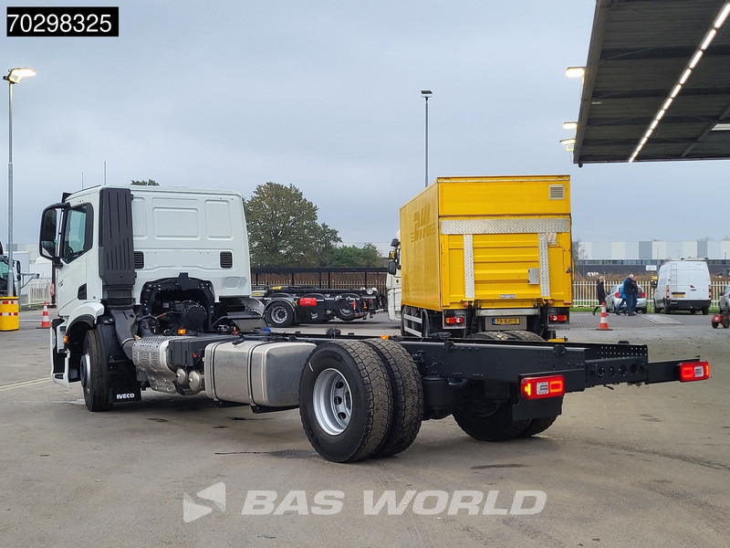 Iveco S-Way 340 4X2 NEW! Chassis Automatic LED Navi ACC Euro 6 - Camion şasiu: Foto 2 Iveco S-Way 340 4X2 NEW! Chassis Automatic LED Navi ACC Euro 6 - Camion şasiu: Foto 2