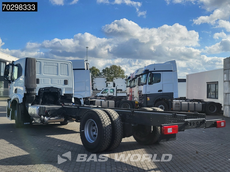 Iveco S-Way 340 4X2 NEW! Chassis Automatic Navi LED Euro 6 - Camion şasiu: Foto 2 Iveco S-Way 340 4X2 NEW! Chassis Automatic Navi LED Euro 6 - Camion şasiu: Foto 2
