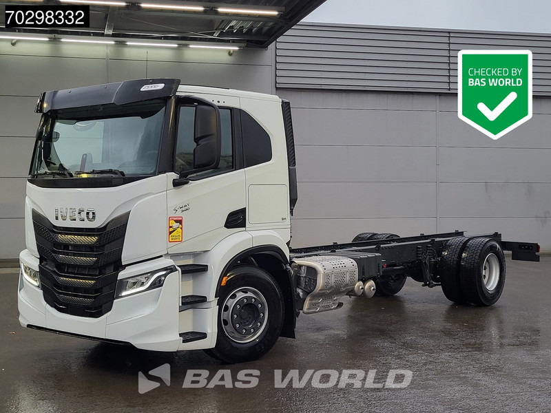 Iveco S-Way 340 4X2 NEW chassis! Automatic Navi ACC LED Euro 6 - Camion şasiu: Foto 1 Iveco S-Way 340 4X2 NEW chassis! Automatic Navi ACC LED Euro 6 - Camion şasiu: Foto 1