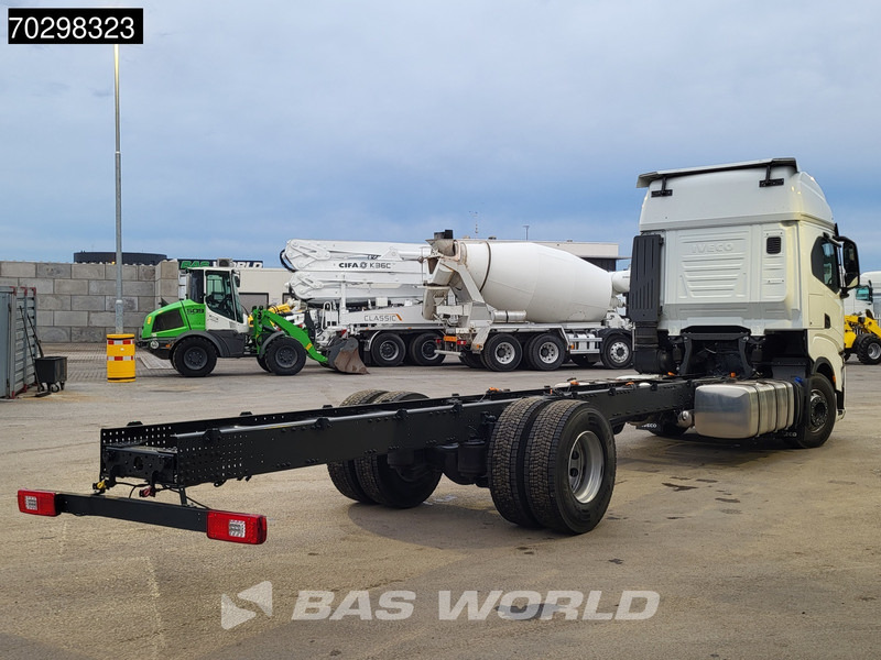 Iveco S-Way 420 4X2 NEW! Chassis, Automatic Standklima 2xTanks Euro 6 - Camion şasiu: Foto 5 Iveco S-Way 420 4X2 NEW! Chassis, Automatic Standklima 2xTanks Euro 6 - Camion şasiu: Foto 5