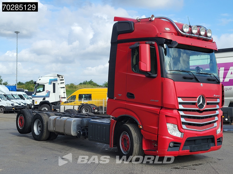 Mercedes-Benz Actros 2548 Actros 6X2 BigSpace Retarder PTO Liftachse Xenon ACC Navi Euro 6 - Camion şasiu: Foto 3 Mercedes-Benz Actros 2548 Actros 6X2 BigSpace Retarder PTO Liftachse Xenon ACC Navi Euro 6 - Camion şasiu: Foto 3