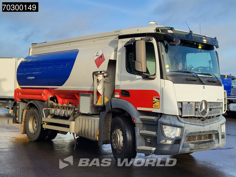 Camion cisternă pentru transport de combustibili Mercedes-Benz Antos 1824 4X2 13.500Liter Fuel tanker ADR Automatic Euro 6: Foto 9 Camion cisternă pentru transport de combustibili Mercedes-Benz Antos 1824 4X2 13.500Liter Fuel tanker ADR Automatic Euro 6: Foto 9