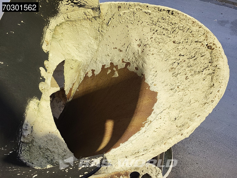 Mercedes-Benz Axor 3240 8X4 9m3 Liebherr mixer Steel suspension Manual Euro 5 - Autobetonieră: Foto 5 Mercedes-Benz Axor 3240 8X4 9m3 Liebherr mixer Steel suspension Manual Euro 5 - Autobetonieră: Foto 5