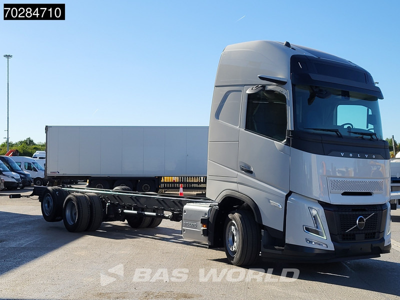 Volvo FH 62 R AERO 6X2 NEW Horsetruck chassis Lift+Lenkachse Dynamic Steering Mirror cam Euro 6 - Camion şasiu: Foto 3 Volvo FH 62 R AERO 6X2 NEW Horsetruck chassis Lift+Lenkachse Dynamic Steering Mirror cam Euro 6 - Camion şasiu: Foto 3
