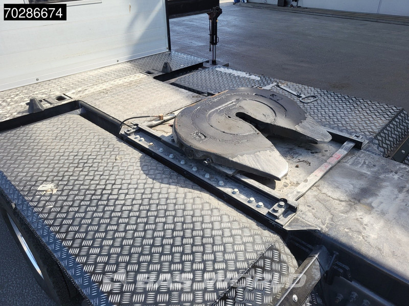 Volvo FH16 650 FH16 8X2 HMF 7020K-RCS Crane + Fly-Jib Lift+Steering-Axle Navi LED ACC Euro 6 - Camion platformă, Camion cu macara: Foto 3 Volvo FH16 650 FH16 8X2 HMF 7020K-RCS Crane + Fly-Jib Lift+Steering-Axle Navi LED ACC Euro 6 - Camion platformă, Camion cu macara: Foto 3