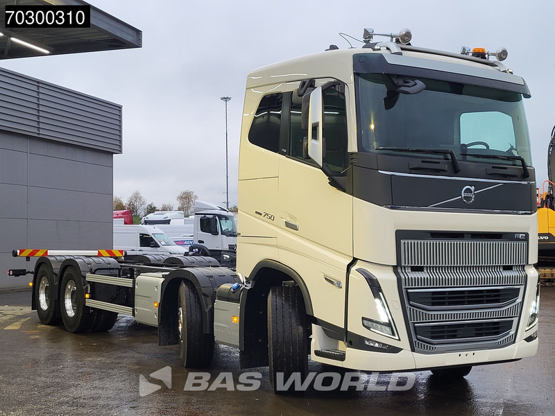 Volvo FH16 750 FH 8X4 NEW 8x4 chassis! Air suspension Big-Axle Automatic VEB+ Euro 6 - Camion şasiu: Foto 3 Volvo FH16 750 FH 8X4 NEW 8x4 chassis! Air suspension Big-Axle Automatic VEB+ Euro 6 - Camion şasiu: Foto 3