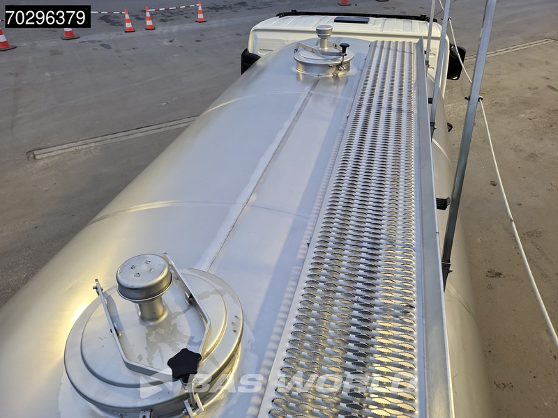 Volvo FM 330 4X2 11.500ltr Silo 2 compartments Stainless steel Automatic Xenon Navi Euro 5 - Camion cisternă: Foto 5 Volvo FM 330 4X2 11.500ltr Silo 2 compartments Stainless steel Automatic Xenon Navi Euro 5 - Camion cisternă: Foto 5