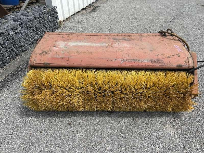 1700mm - Măturătoare stradală: Foto 2 1700mm - Măturătoare stradală: Foto 2