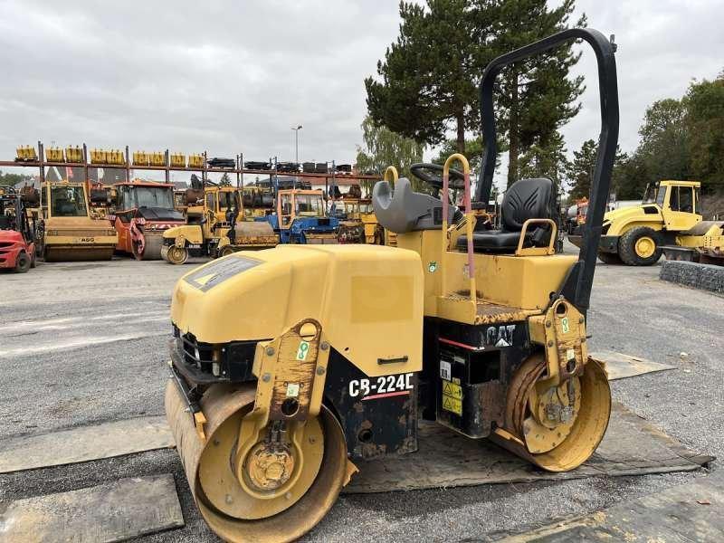Caterpillar CB-224E - Cilindru compactor pentru asfalt: Foto 4 Caterpillar CB-224E - Cilindru compactor pentru asfalt: Foto 4