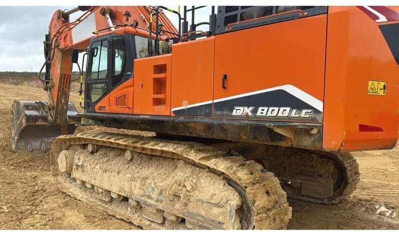 Doosan DX800LC-7 - Excavator pe şenile: Foto 1 Doosan DX800LC-7 - Excavator pe şenile: Foto 1