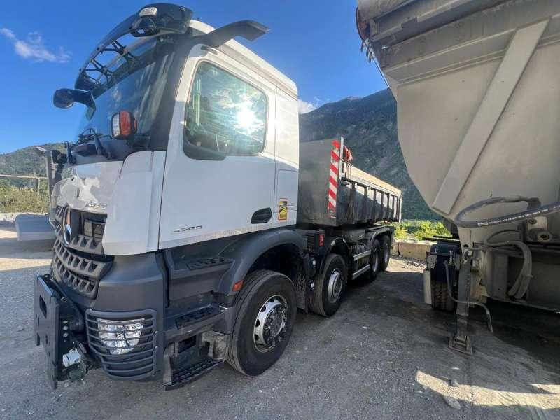 Mercedes AROCS 3253 8X4 - Camion basculantă: Foto 2 Mercedes AROCS 3253 8X4 - Camion basculantă: Foto 2