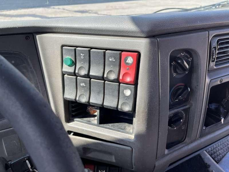 Camion cisternă Renault MIDLUM 180 DCI: Foto 43 Camion cisternă Renault MIDLUM 180 DCI: Foto 43