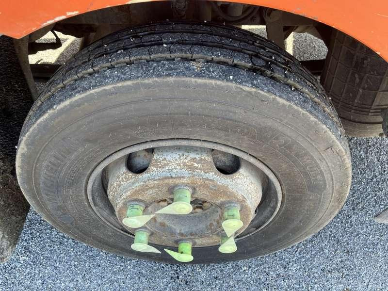 Camion cisternă Renault MIDLUM 180 DCI: Foto 17 Camion cisternă Renault MIDLUM 180 DCI: Foto 17