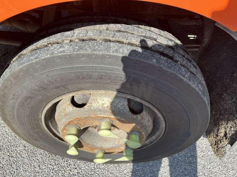 Camion cisternă Renault MIDLUM 180 DCI: Foto 14 Camion cisternă Renault MIDLUM 180 DCI: Foto 14