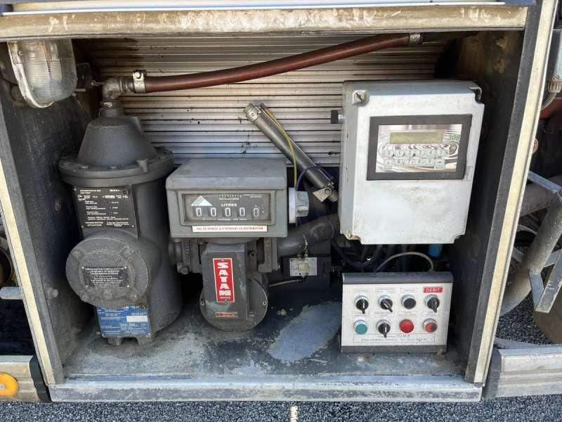 Camion cisternă Renault MIDLUM 180 DCI: Foto 27 Camion cisternă Renault MIDLUM 180 DCI: Foto 27