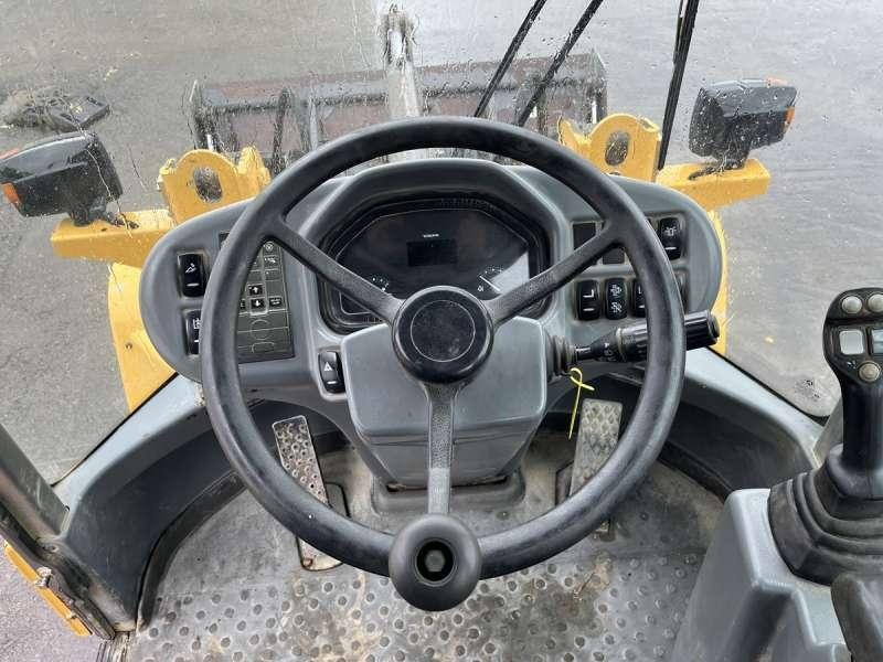 Încărcător frontal pe pneuri Volvo L30G: Foto 41