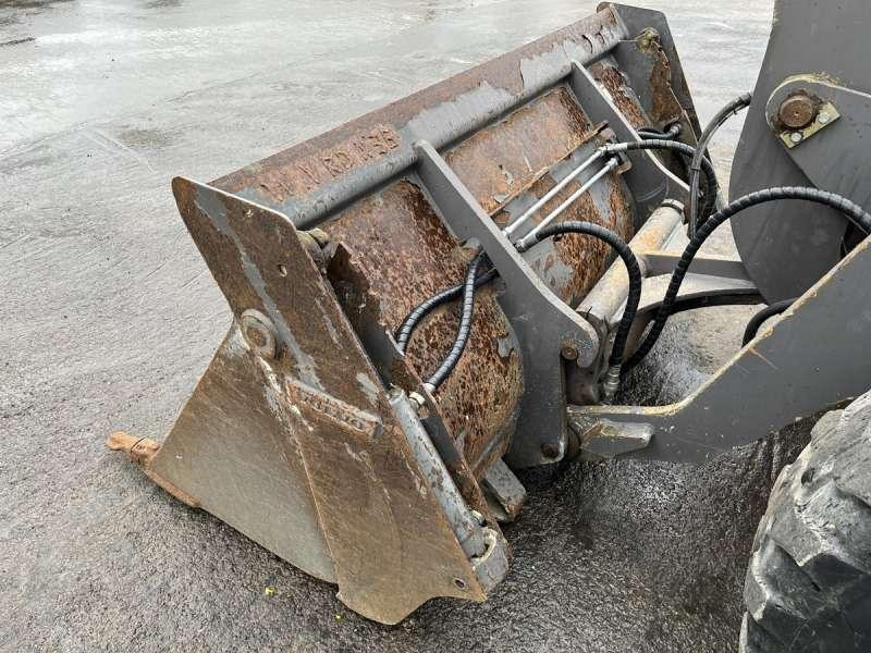 Încărcător frontal pe pneuri Volvo L30G: Foto 13